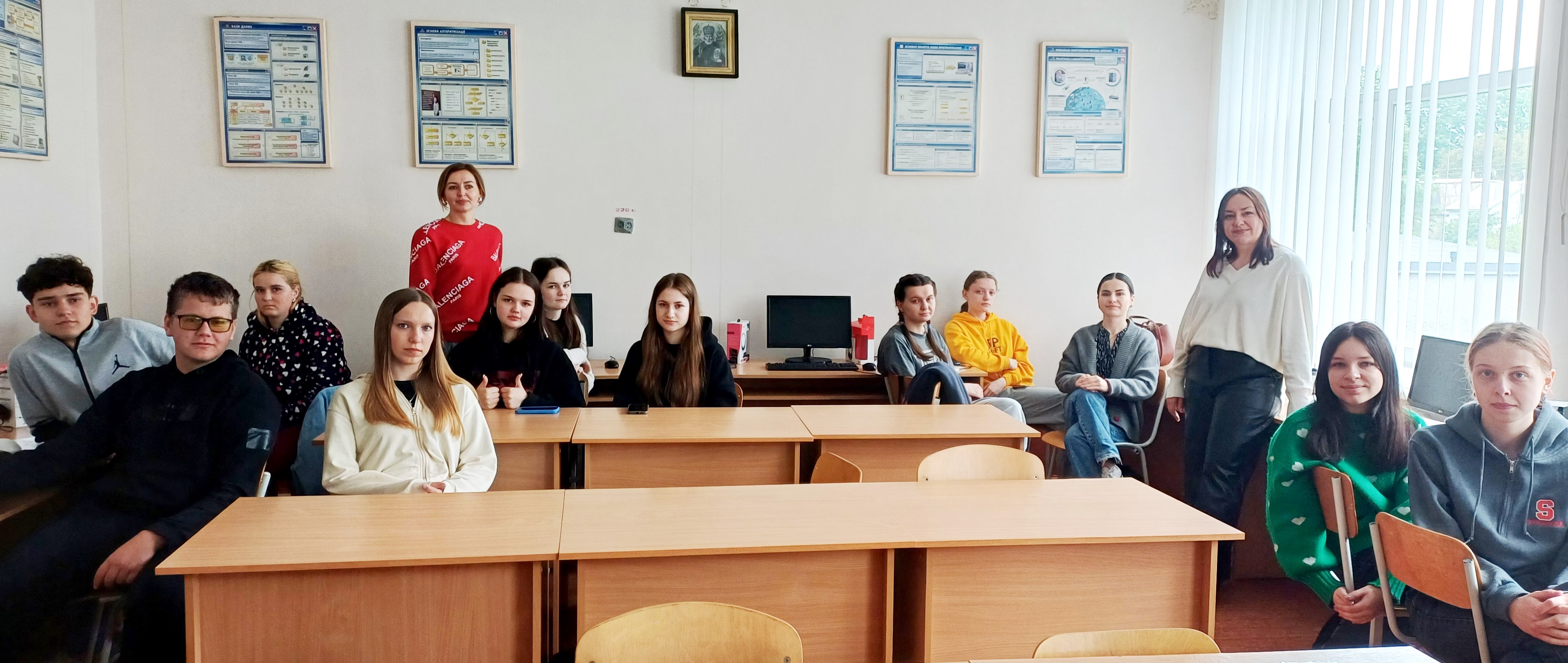 Випускники на порозі вибору професії.jpg